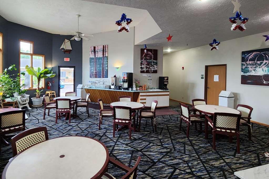 Econo Lodge Lakeshore Manistique Restaurant photo